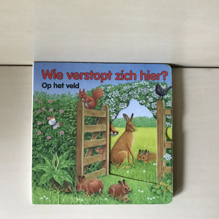 Wie verstopt zich hier? Op het veld.