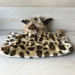 Verkleedkleren: Een bodywarmer in tijgerprint met bontje.