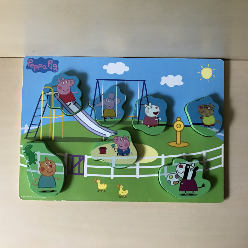Peppa Pig : Puzzelplankje Knopjespuzzel. Met 7 figuren.