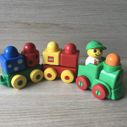 Lego primo : Treintje met figuur en blokken.