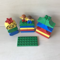 Duplo : Diverse aparte blokken, met grondplaatje en popjes.