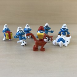 Smurfen : 8 stuks. 4 cm. hoog. AH spaaractie.