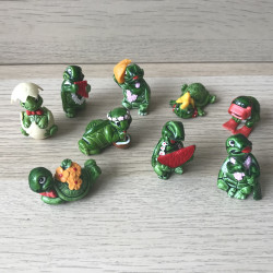 Verrassingsei figuren : 9 stuks schildpad. Set 1.