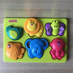 Fisher Price : Vormenpuzzel met 6 figuurtjes.