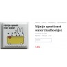 Nijntje speelt met water.  Badboekje