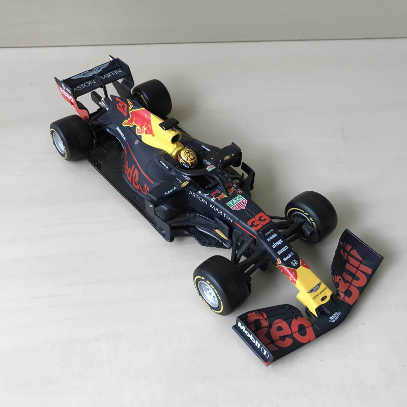 Max Verstappen. Aston Marin.