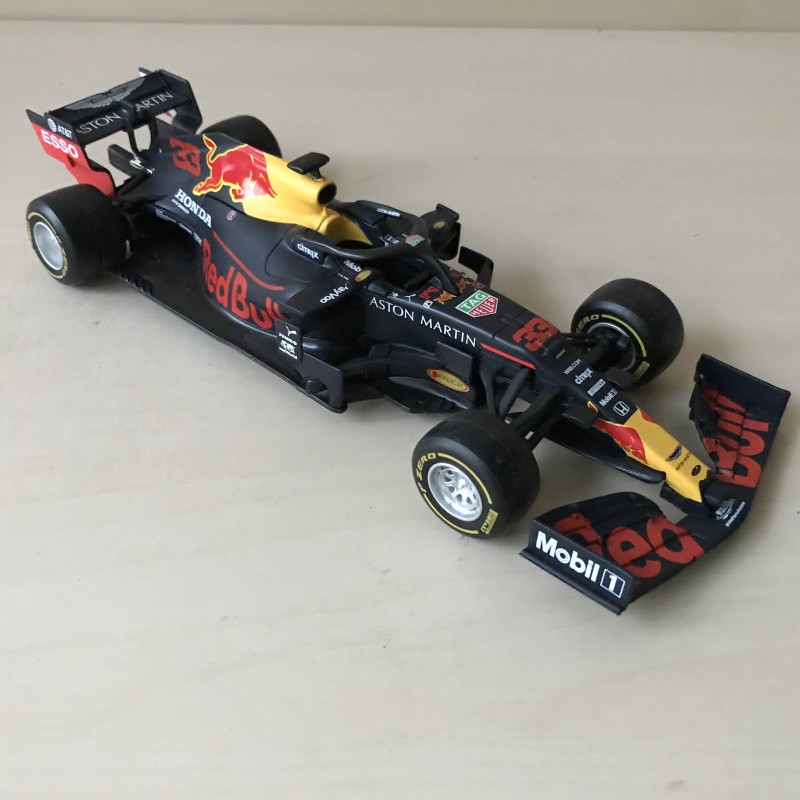 Burago Max Verstappen. Aston Martin. Zonder helmpje
