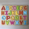 Puzzelplankje Knopjespuzzel : Het alfabet. 26 letters.