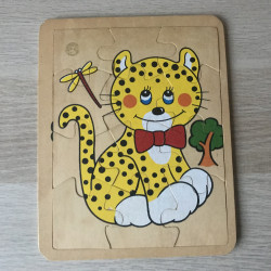 Houtenpuzzel.  12  stukjes. pantertje