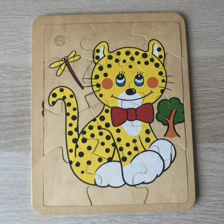 Houtenpuzzel.  12  stukjes. pantertje