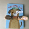 Knuffel me. Kleine puppy