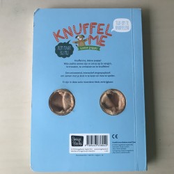 Knuffel me. Kleine puppy