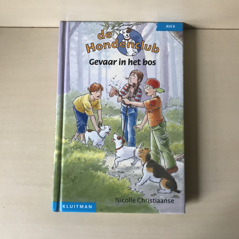 De hondenclub: Gevaar in het bos.