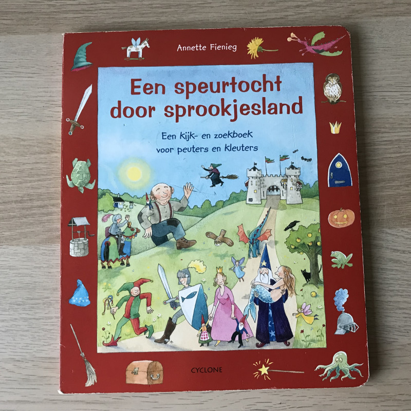 Een speurtocht door sprookjesland. Kijk- en zoekboek
