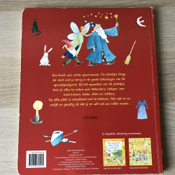 Een speurtocht door sprookjesland. Kijk- en zoekboek