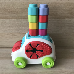 Clemmy. Auto met set zachte stapelblokken