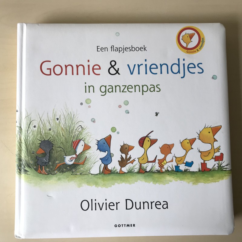 Gonnie & vriendjes : Gonnie en vriendjes in ganzenpas met 42 flapjes.