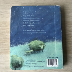 Daar buiten loopt een schaap