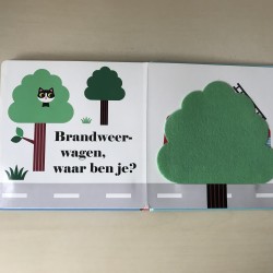 Brandweerwagen, waar ben je?  Flapjes en spiegeltje