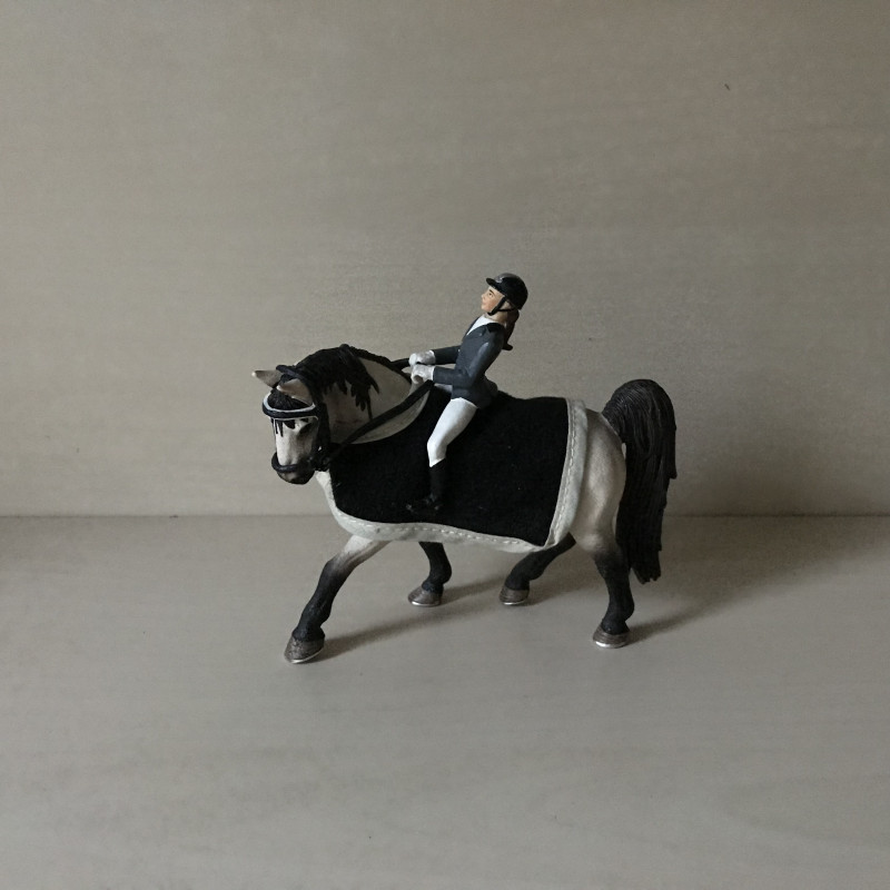 Schleich : Paard met ruiter met dekje.