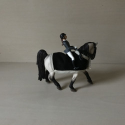 Schleich : Paard met ruiter met dekje.