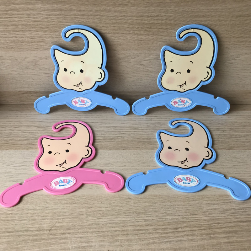 4 Baby Born kledinghangers