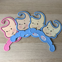 4 Baby Born kledinghangers