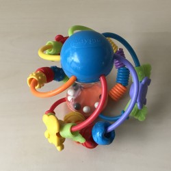 Playgro Speel- en leerbal : rammelaar.