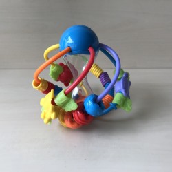 Playgro Speel- en leerbal : rammelaar.