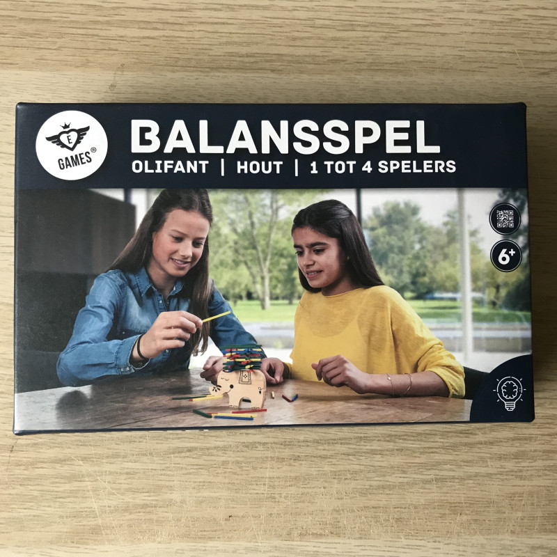 Houten balansspel. stapelolifant