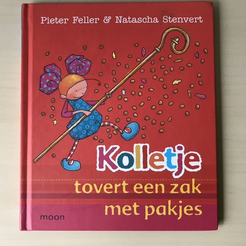 Kolletje :  2-in-1 Kolletje tovert een zak met pakjes. Kolletje tovert sneeuw.