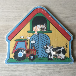Puzzelplankje Knopjespuzzel : boerderij. 3 stukjes. Nieuw
