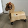 Plan Toys / Dille en Kamille : Houten looppaard met wieltjes.