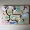Schuifpuzzel met boerderijdieren. Motoriek bord.
