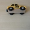 Taxi voor op/bij voor houten spoorbaan. Kunststof