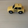 Taxi voor op/bij voor houten spoorbaan. Kunststof