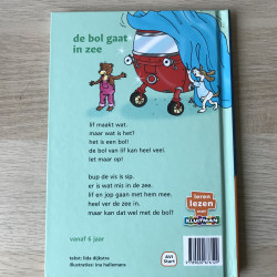 Leren lezen met Kluitman : De bol van lif. De bol gaat de zee in.