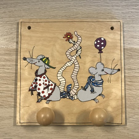 Janbibejan : Kapstok met 2 knoppen. Muizen16,5 x 16,5 cm.