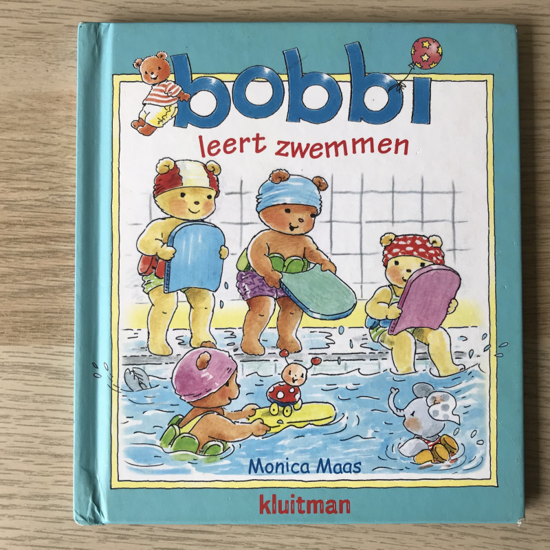 Bobbi leert zwemmen