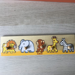 Djeco : Puzzelplankje Knopjespuzzel Savannedieren. 5 stukjes.