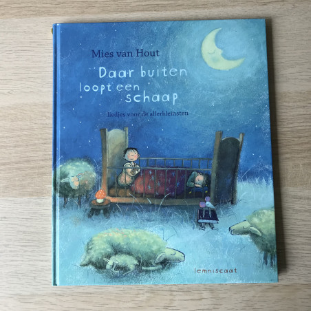Daar buiten loopt een schaap