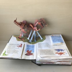 Dinosaurs/ dinosauriërs : met uitklapelementen