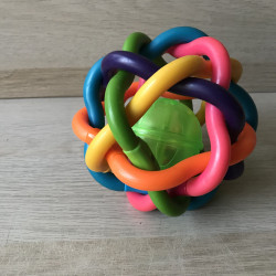 Dradenbal / rammelaar.
