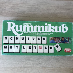 Woord Rummikub. Schuiven met letters