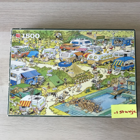 -1 stukje. Jan van Haasteren : Camping chaos. 1500 stukjes.
