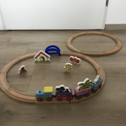 Woezel en Pip : houten treinbaan met extra rails