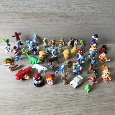 50 poppetjes en andere speeltjes. Set 3