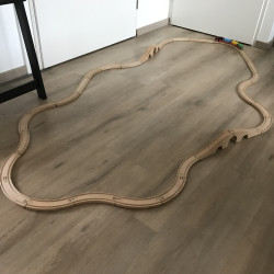 Houten treinbaan van IKEA.  Veel extra rails
