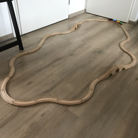 Houten treinbaan van IKEA.  Veel extra rails