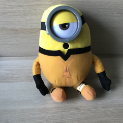 Minions : Knuffel. 27cm. hoog, dus best groot!